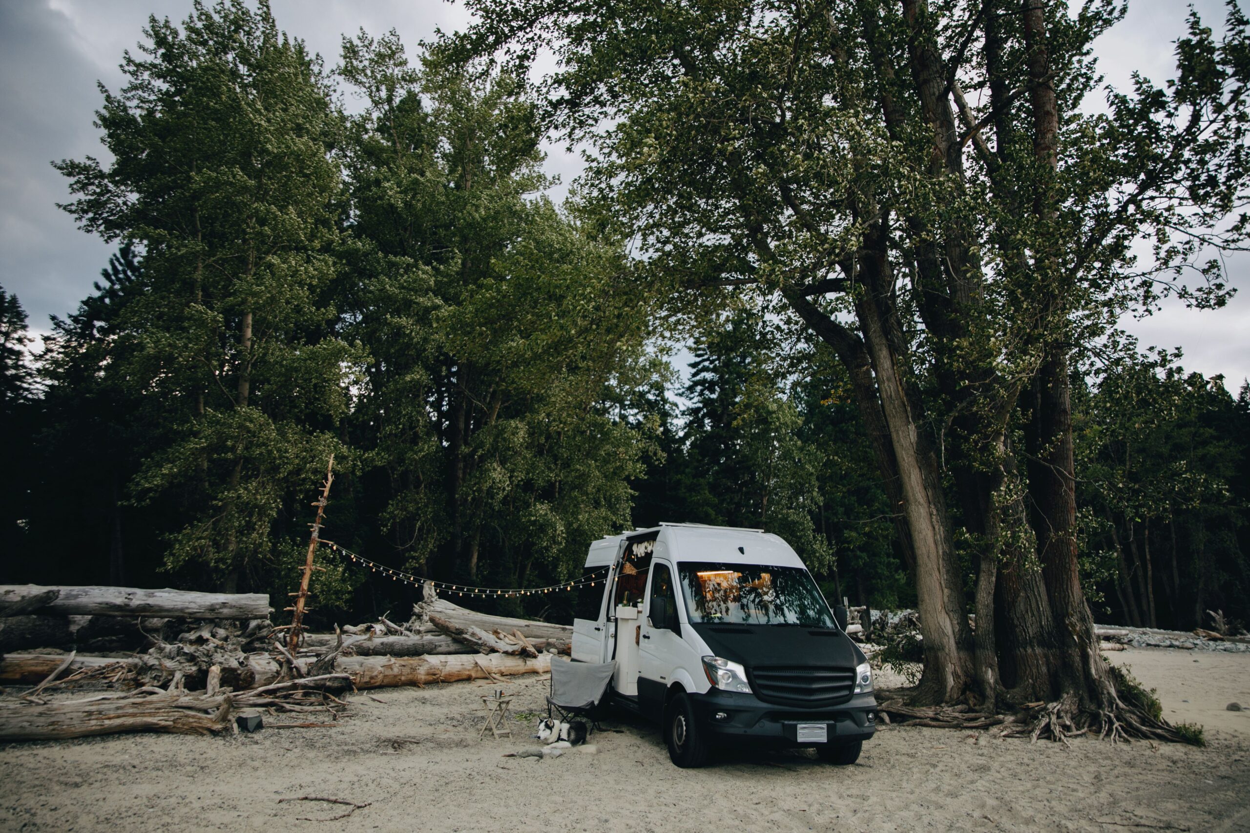 Cucinare in van e camper: 10 trucchi e consigli pratici per mangiare bene On-the-road
